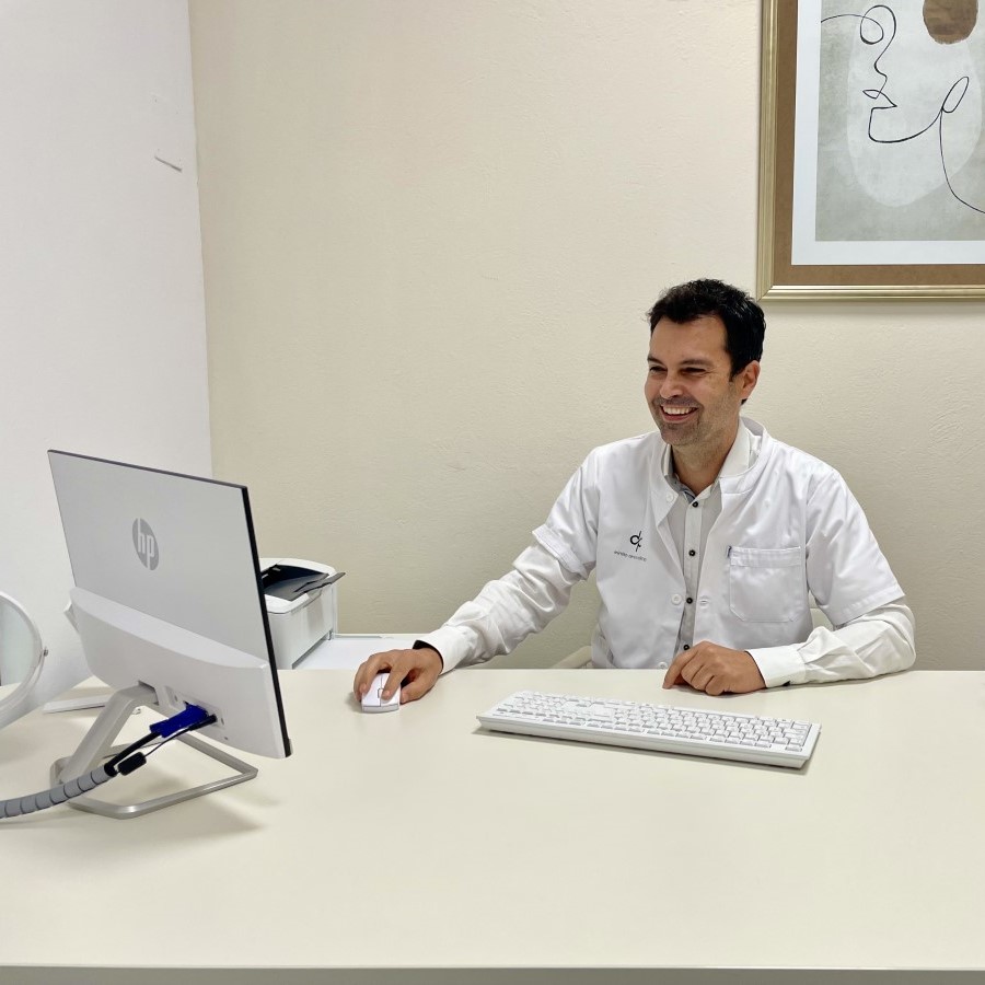 Retrato profesional del Dr. Janok Paniagua